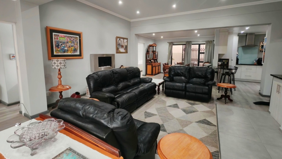 3 Bedroom Property for Sale in Reebok Western Cape